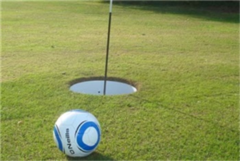 Voetbal op golfbaan: voetgolf